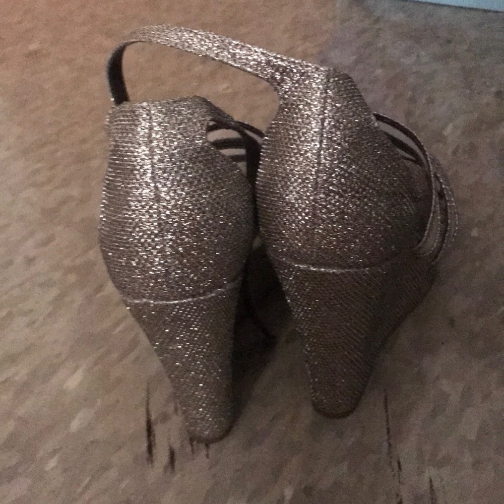 Shoes - Picture 4 of 4